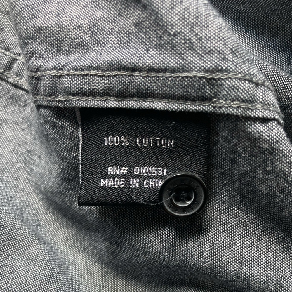 Men's Gray Graphic Button-Up Shirt - Picture 6 of 9